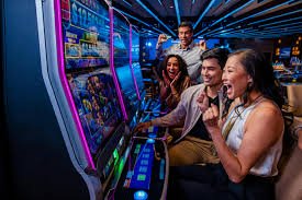 Antarmuka aplikasi mobile boskuda menampilkan pasar sportsbook, live-dealer tables, dan opsi pembayaran