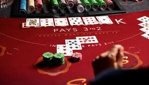 Antarmuka permainan blackjack boskuda menampilkan kartu pemain, kartu dealer, dan tombol aksi Hit/Stand/Double Down